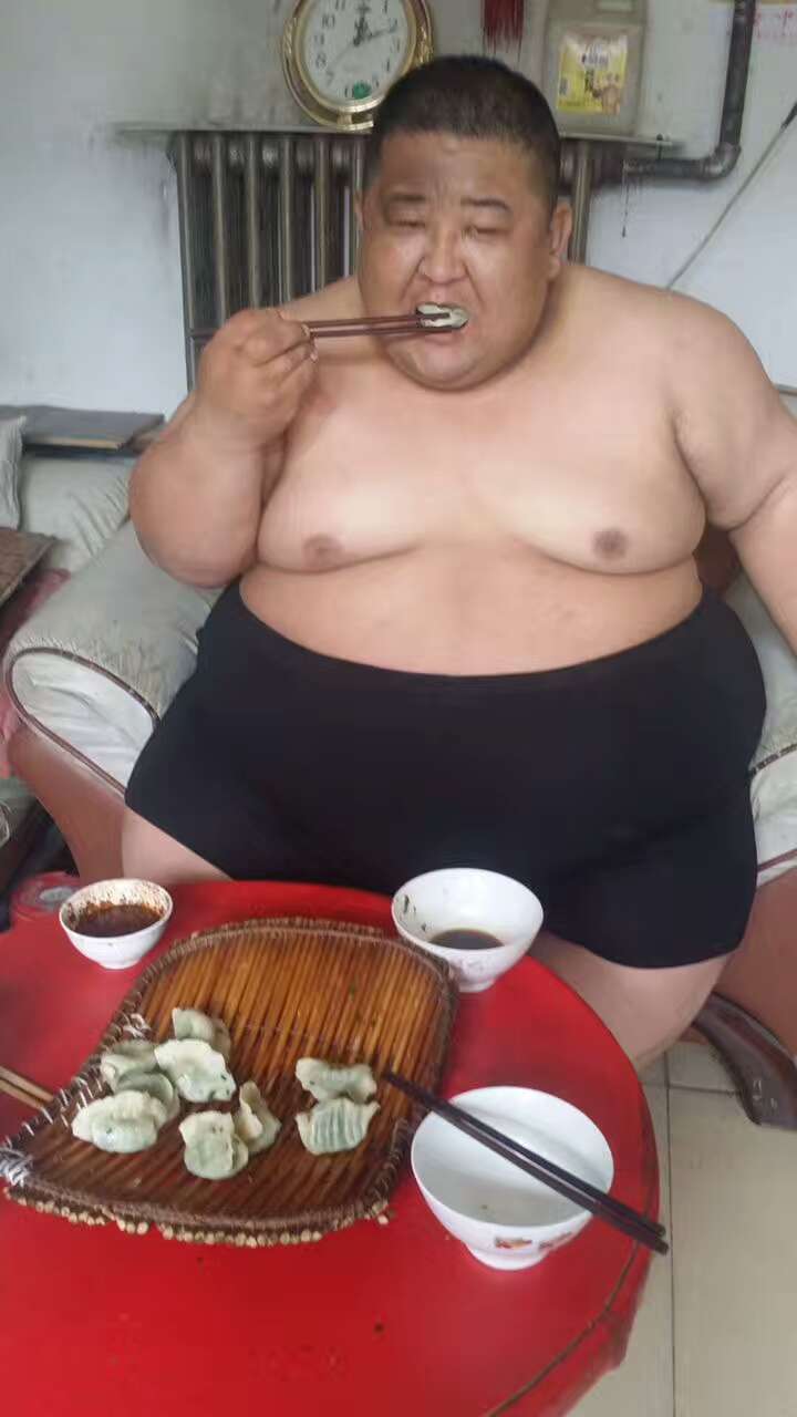 中华第一胖厨师一顿能吃118个饺子