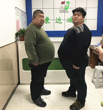 安徽肥胖父子都300多斤