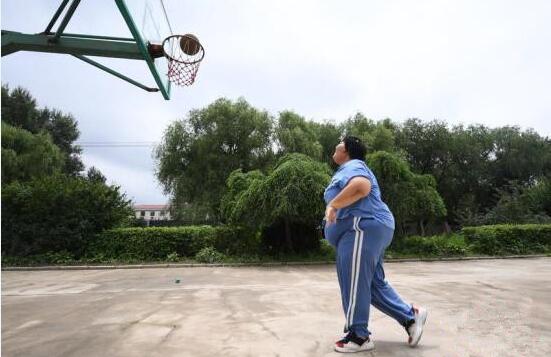 重达400斤爱打篮球的她来长春减肥4