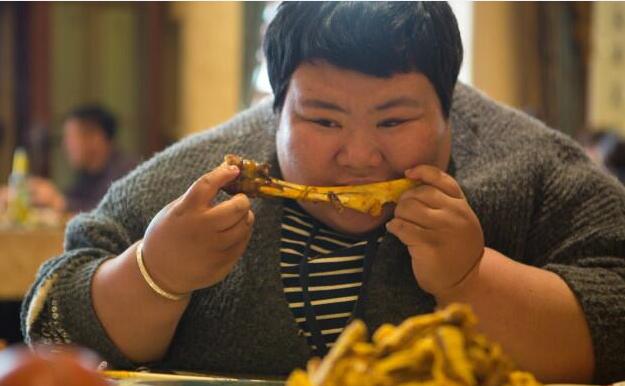 晚餐吃太饱的危害不仅仅是变胖