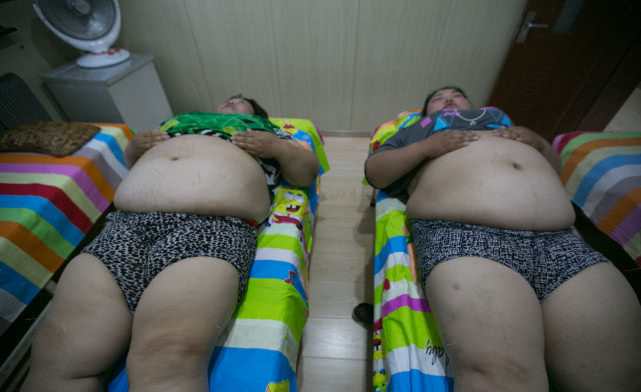 290斤母亲陪320斤女儿到康达减肥 2