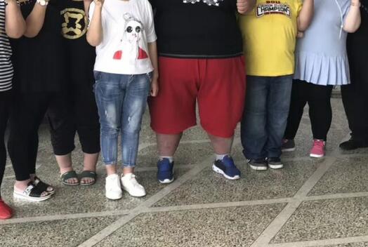 为什么单身胖一个,朋友胖“一窝”