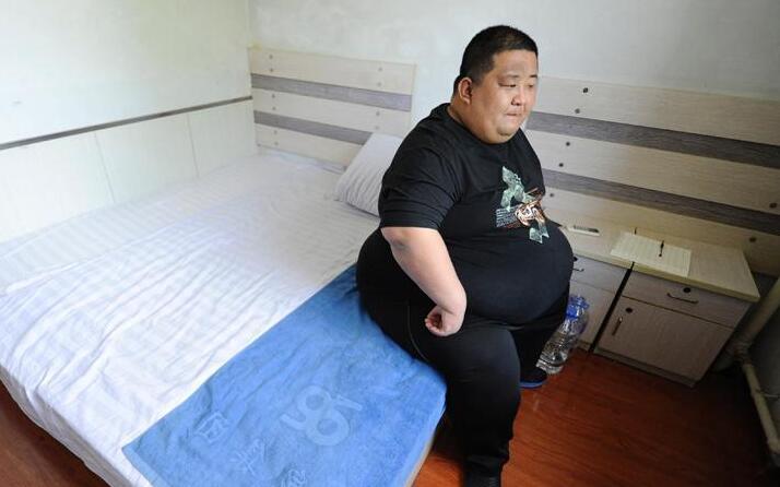 胖男一年减掉321斤,曾一顿吃下120个饺子2