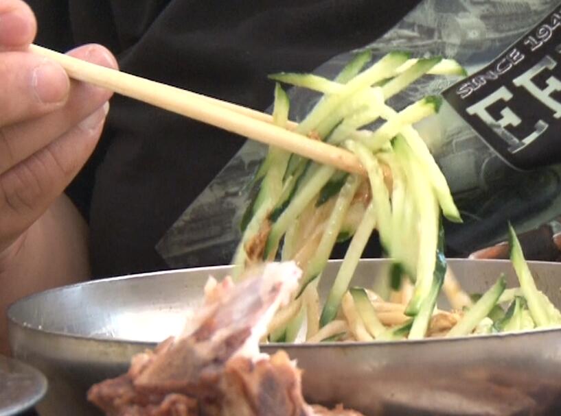 用筷子吃晚饭能减肥这是真的吗？