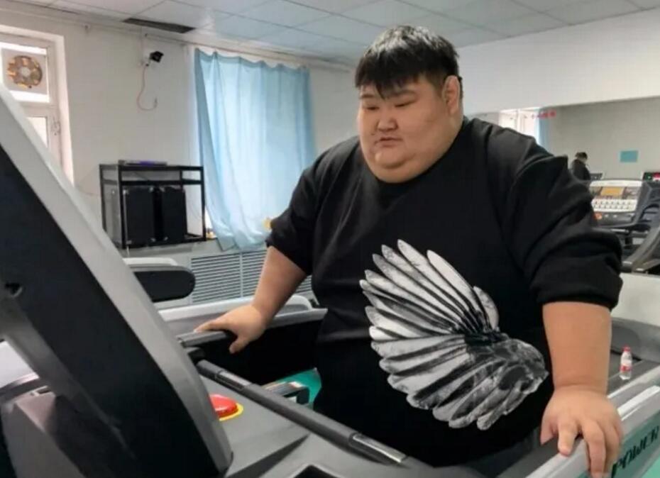 巨胖男青年在长春康达减肥四个月狂减110余斤7